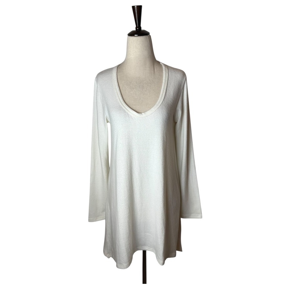 Go Couture Shirt Women Small White Knit Long Sleeve V Neck Tee Athleisure Preppy